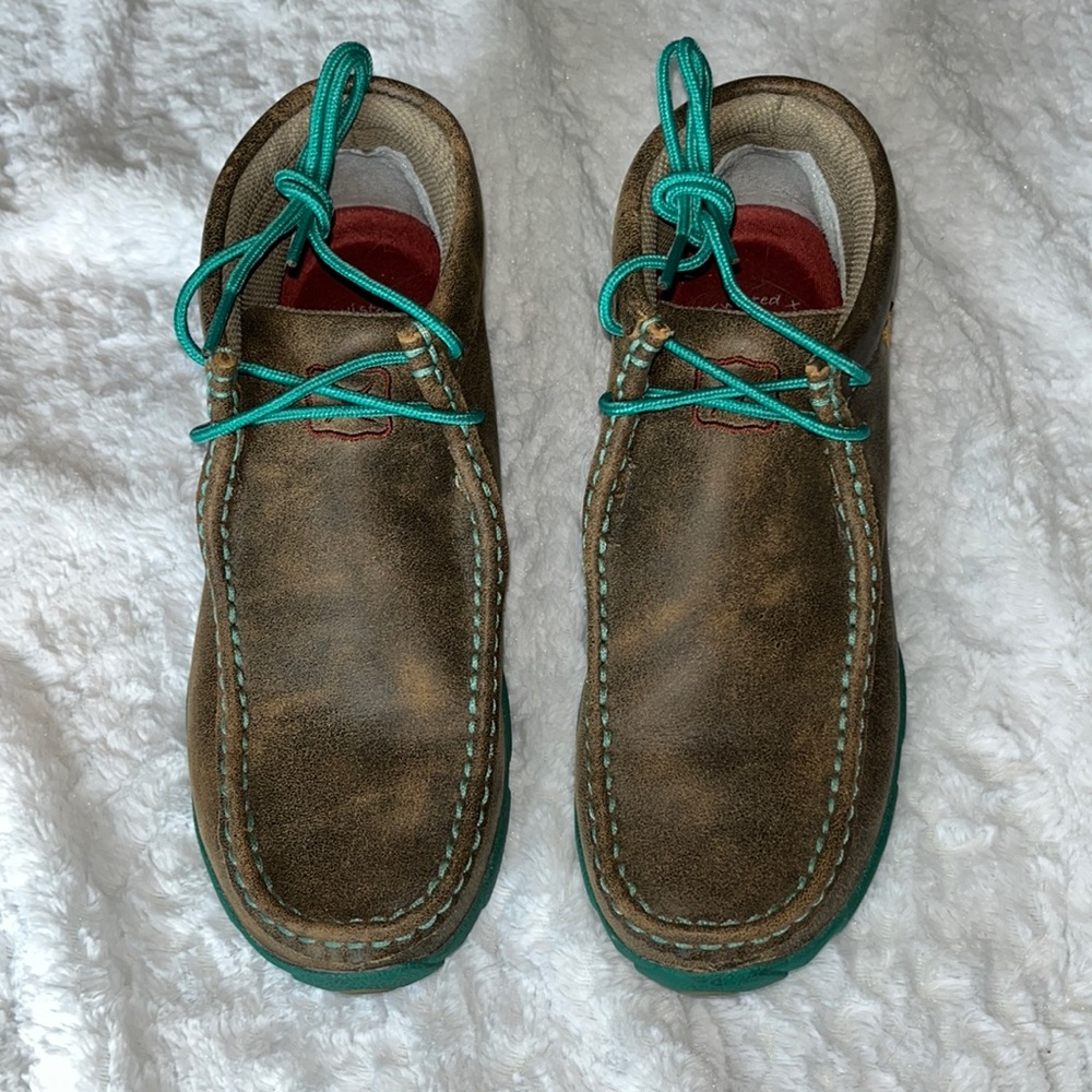 Twisted X driving moc